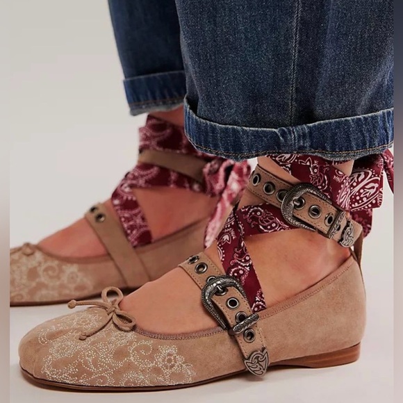 NIB Free People Jeffrey Campbell Understated Two Step Ballet Flats 6 Beige Cream - Picture 1 of 16